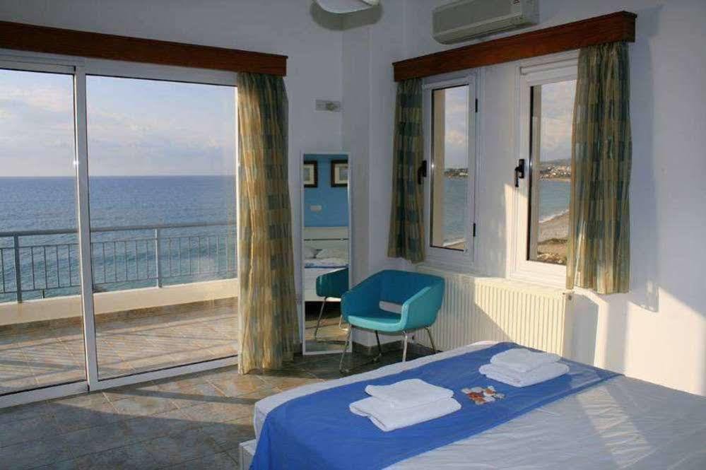Blue Coral Beach Villas Пафос Екстер'єр фото