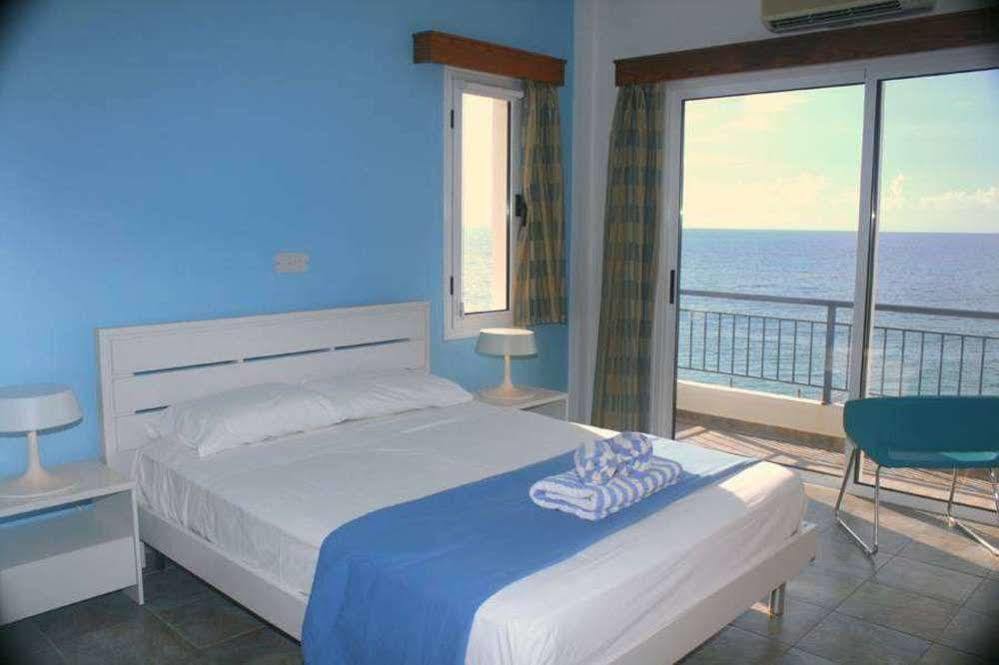 Blue Coral Beach Villas Пафос Екстер'єр фото