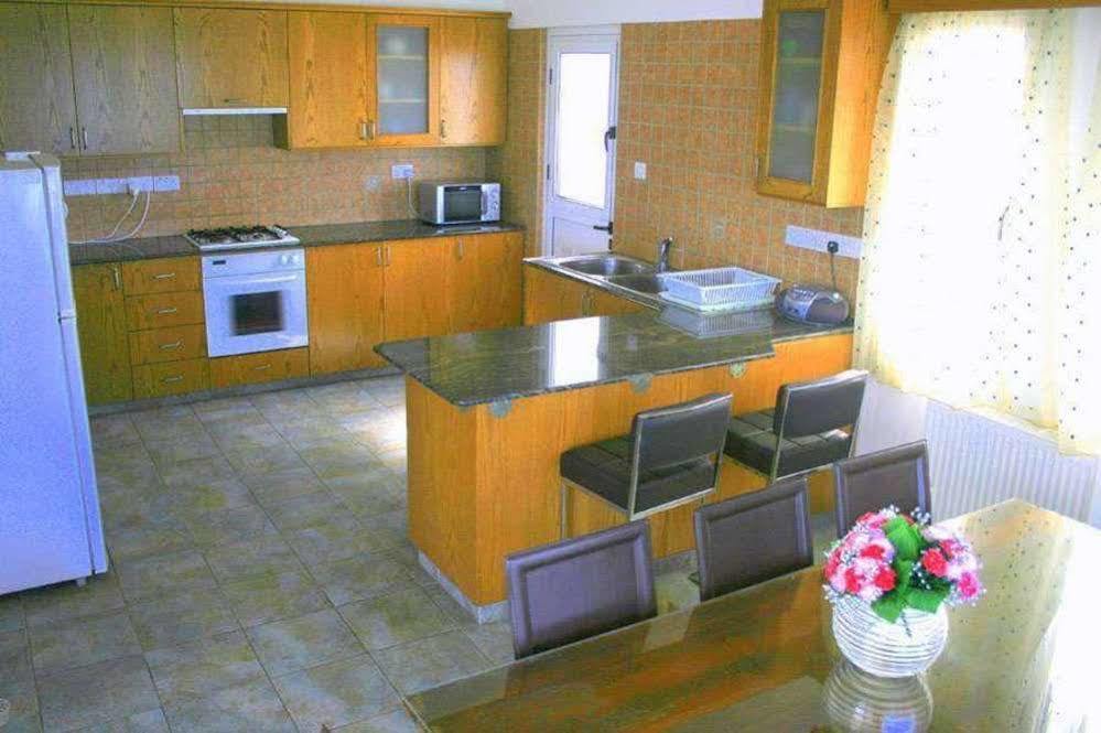 Blue Coral Beach Villas Пафос Екстер'єр фото
