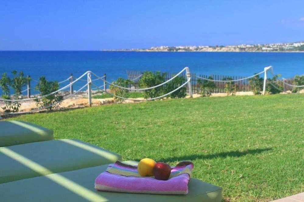 Blue Coral Beach Villas Пафос Екстер'єр фото