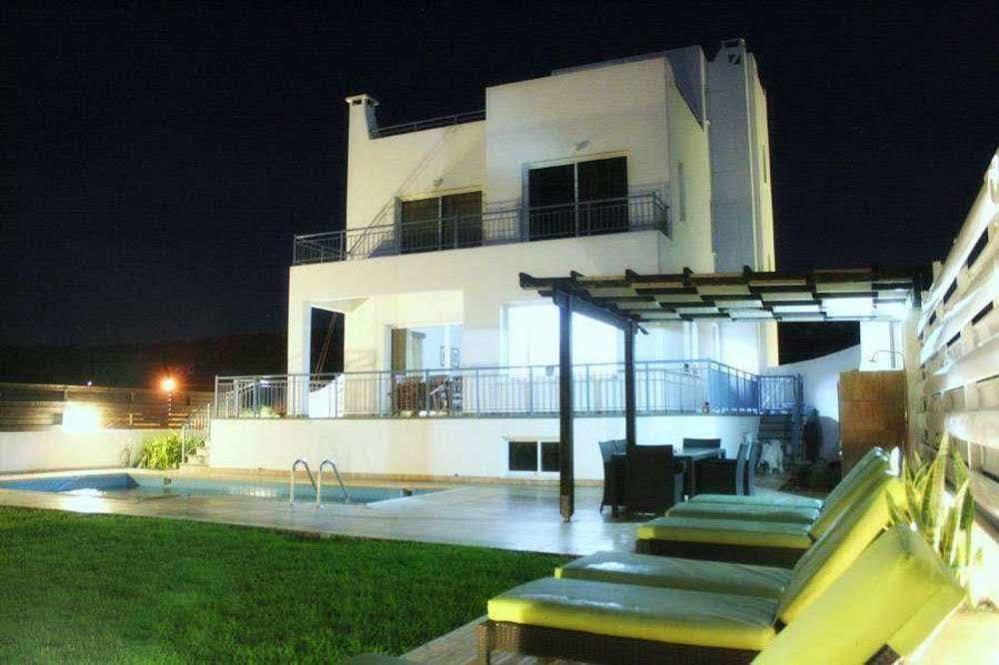 Blue Coral Beach Villas Пафос Екстер'єр фото